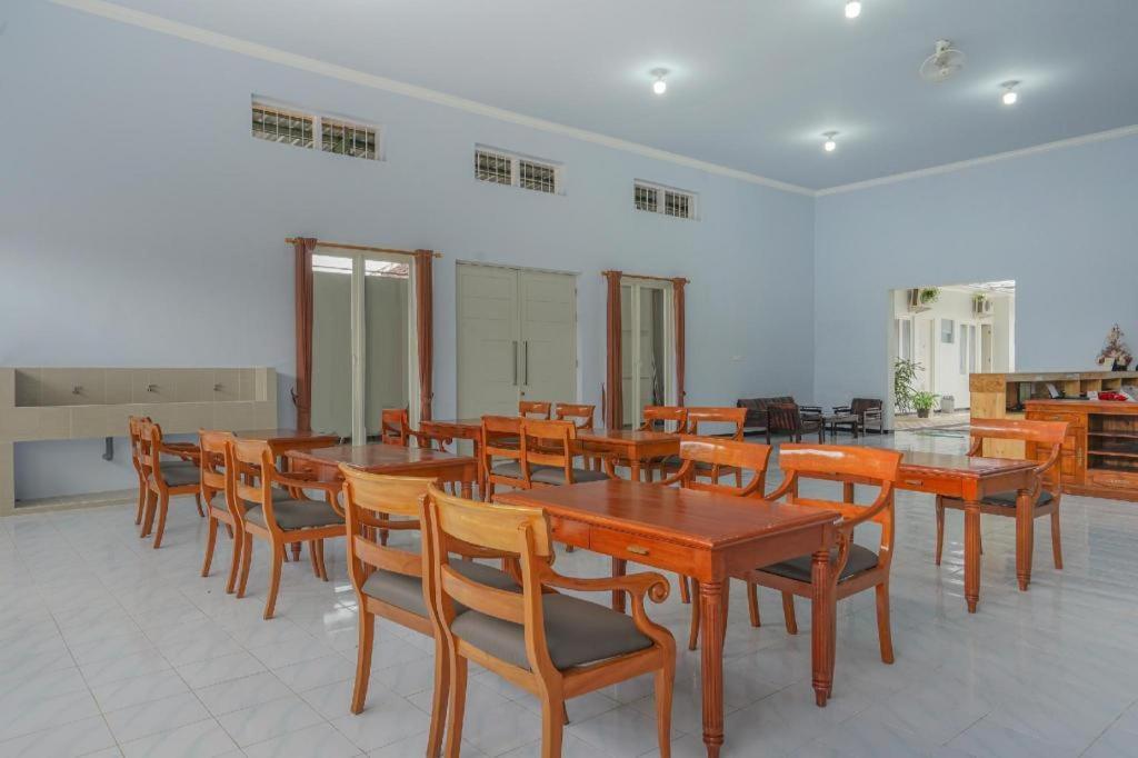 Oyo 477 Raka Residence Syariah Purwoharjo Banyuwangi Banyuwangi  Eksteriør billede